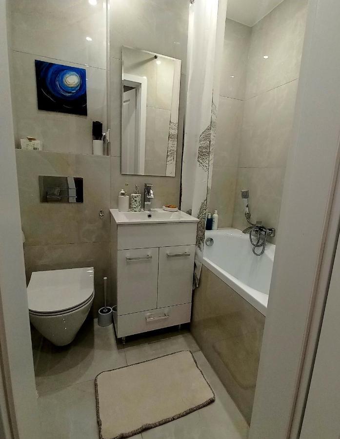Nice Apartament With Small Tub Varšava Exteriér fotografie